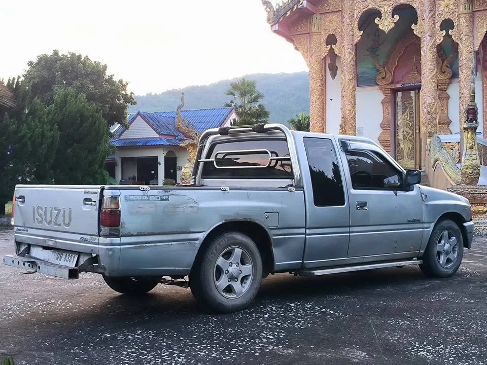 1993 Isuzu TFR III 2