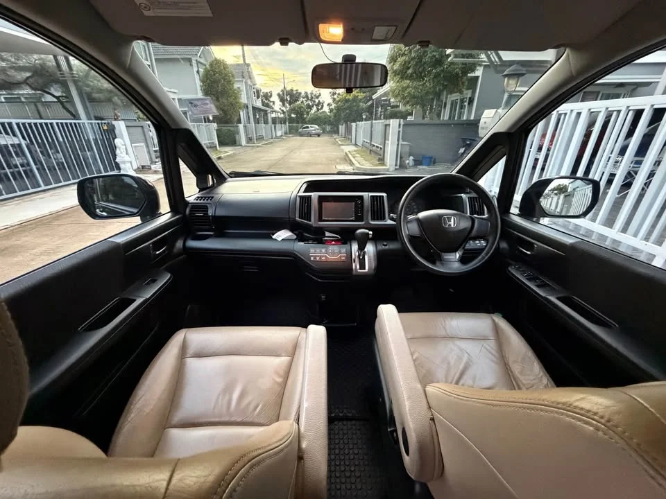 2012 Honda Stepwgn IV 3