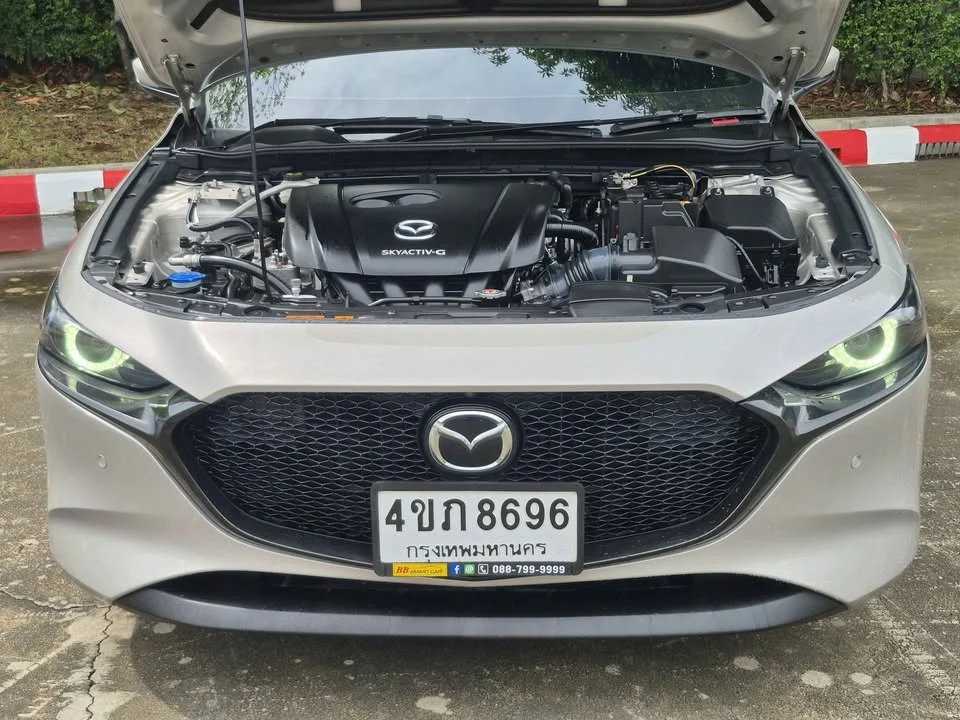 2019 Mazda 3 IV 3