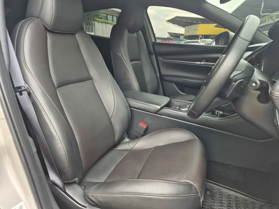 2019 Mazda 3 IV 2