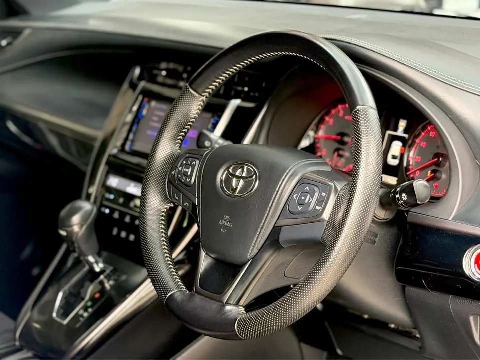 2015 Toyota Harrier III 2