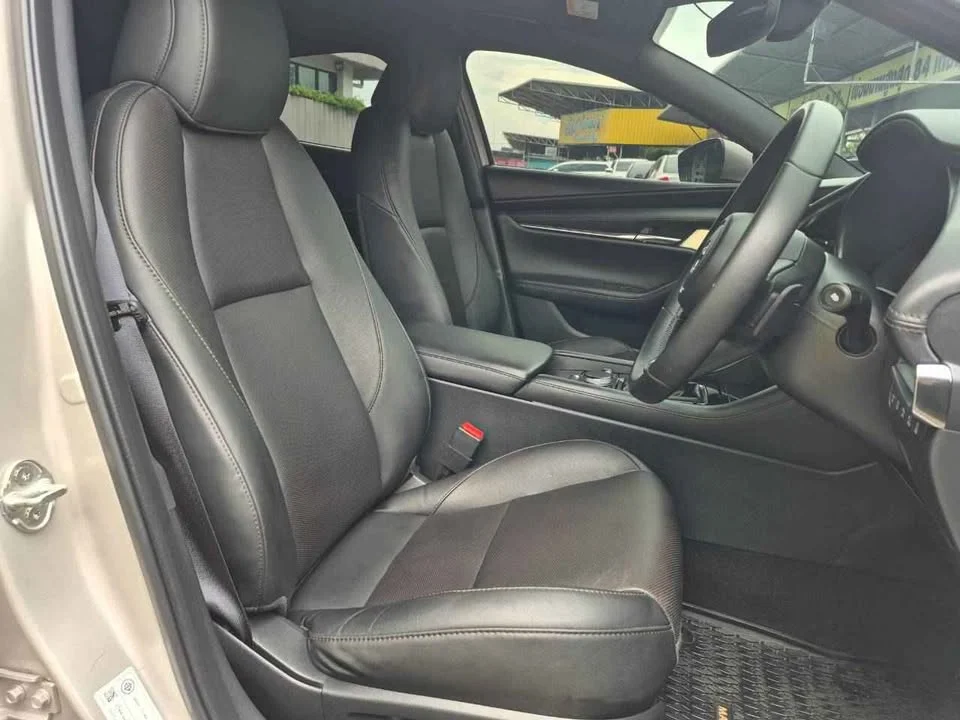 2019 Mazda 3 IV 3