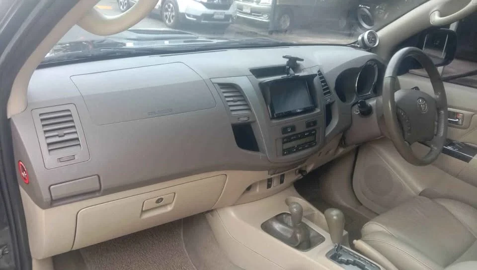 2006 Toyota Fortuner I 3
