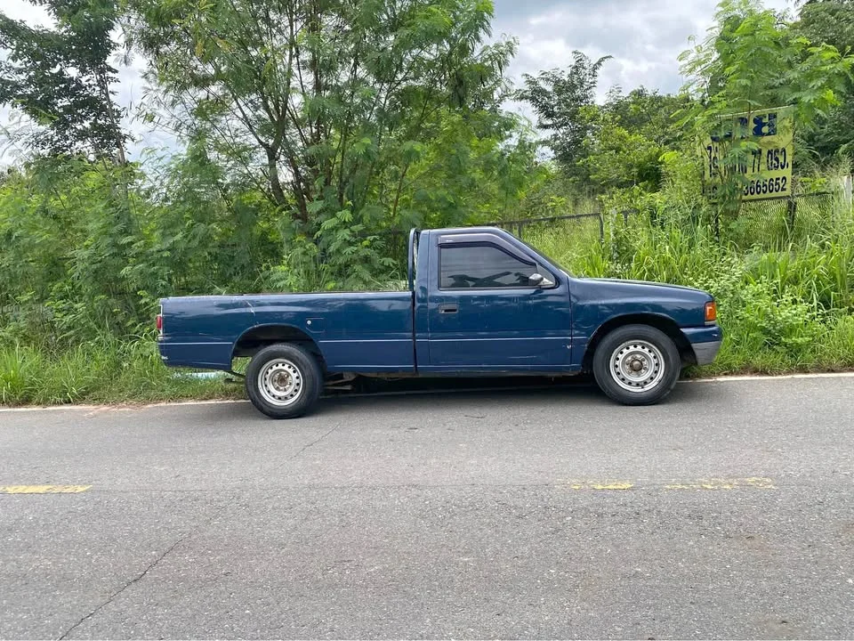 1995 Isuzu TFR III 2