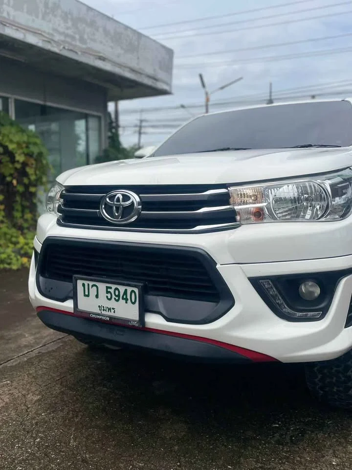 2017 Toyota Hilux VIII 2
