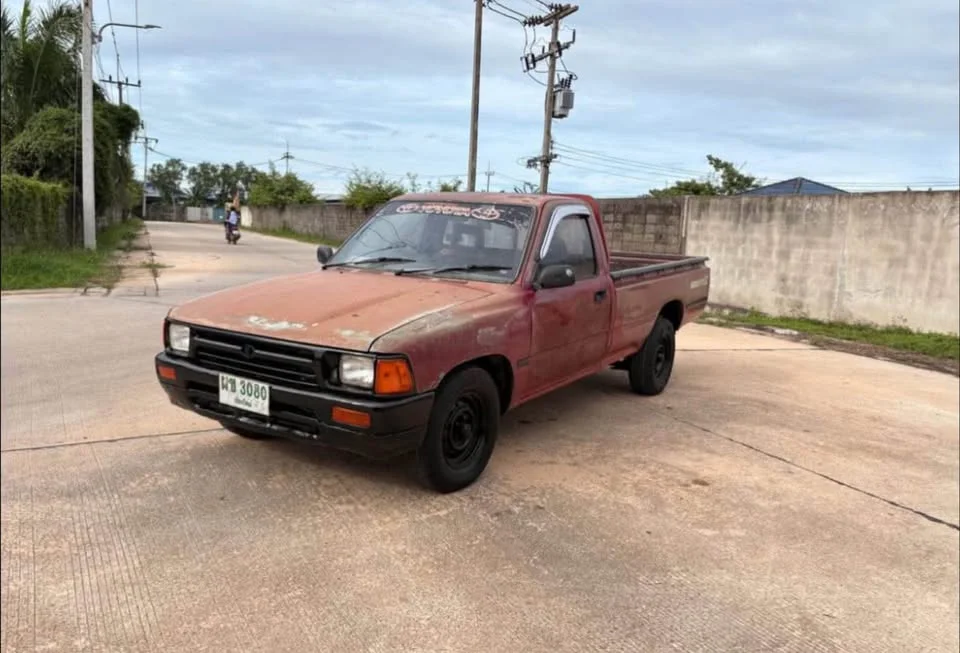 1990 Toyota Hilux Mighty-X V 2