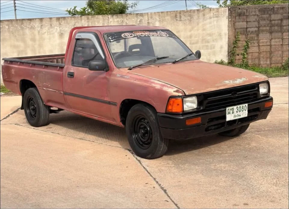 1990 Toyota Hilux Mighty-X V 3