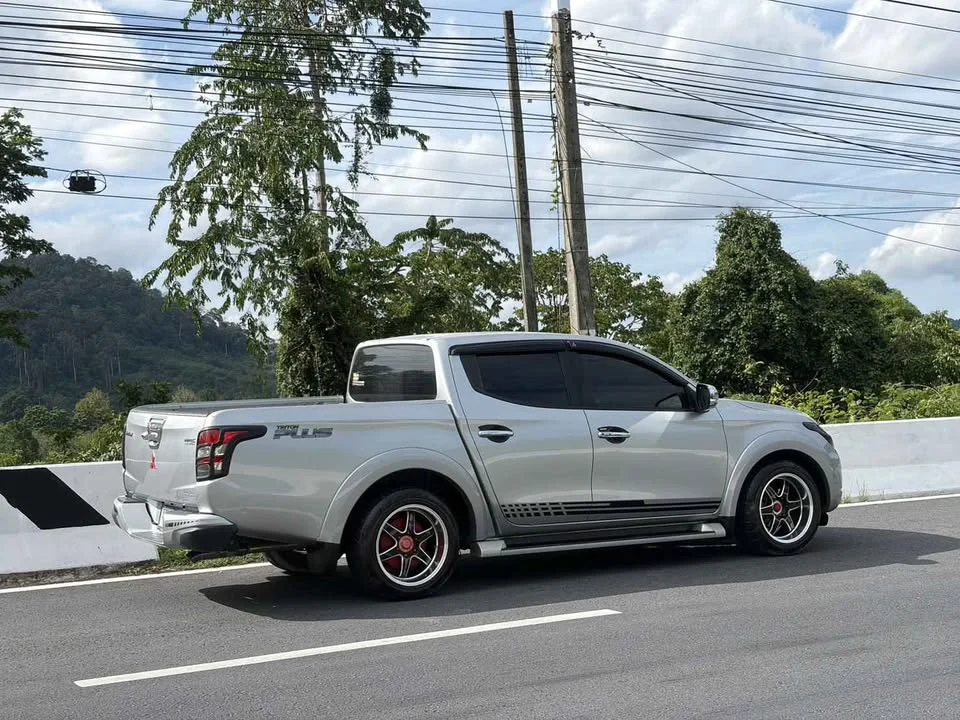 2016 Mitsubishi Triton V 3