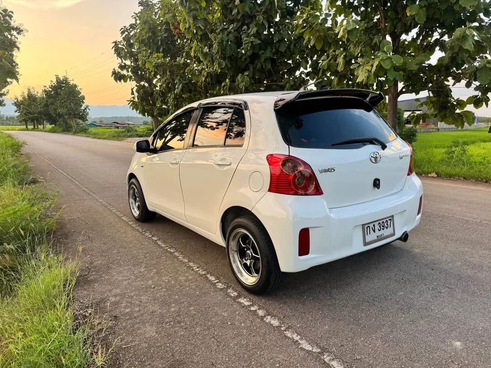 2012 Toyota Yaris II 2