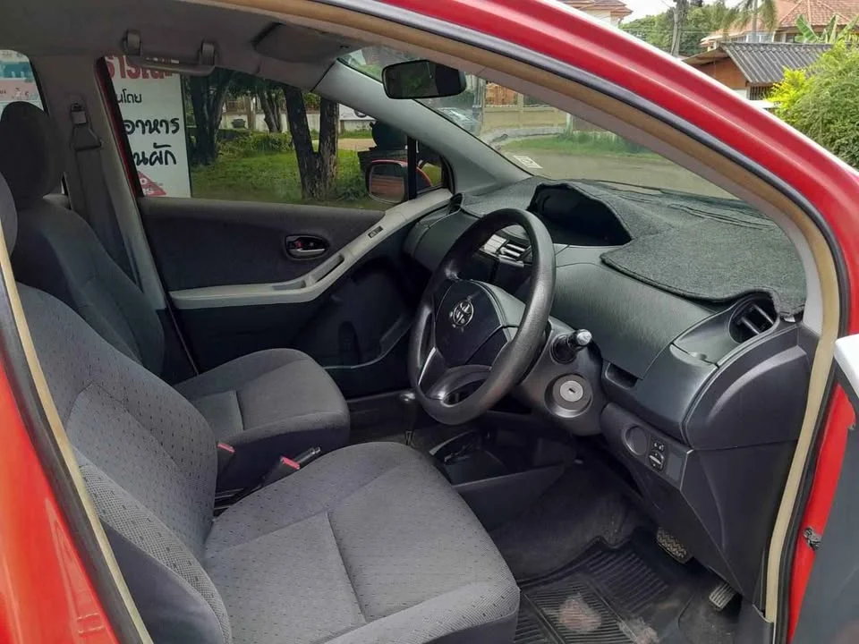 2010 Toyota Yaris II 2