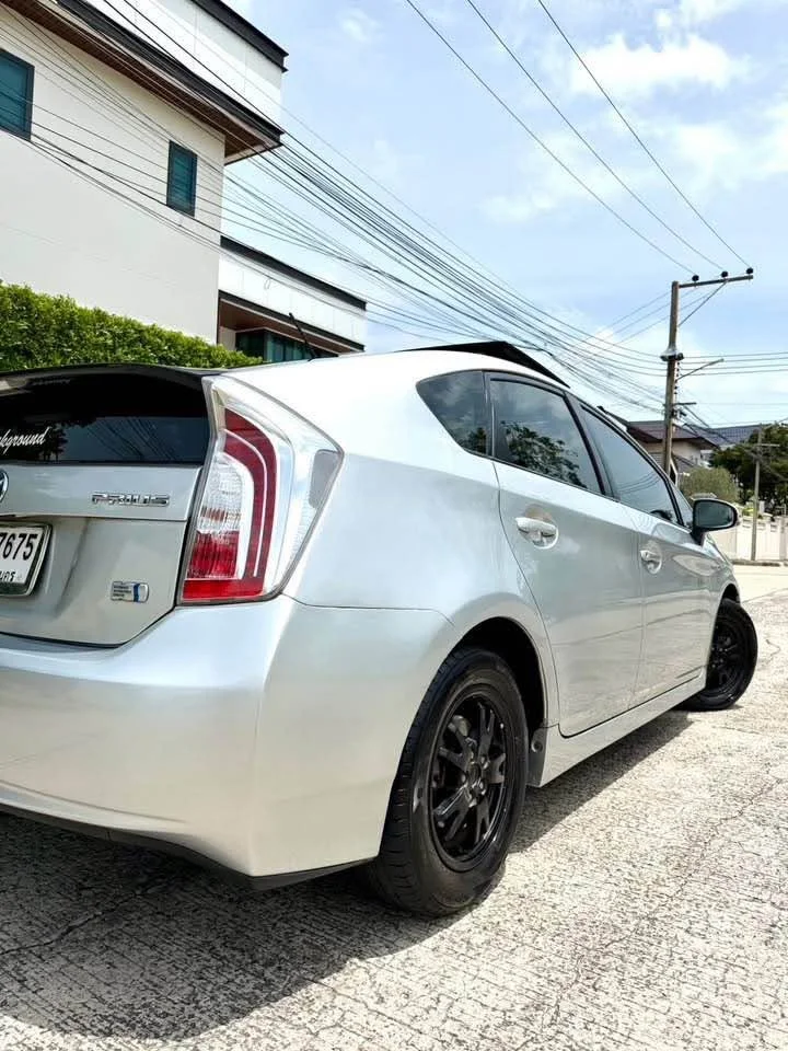 2012 Toyota Prius III 2