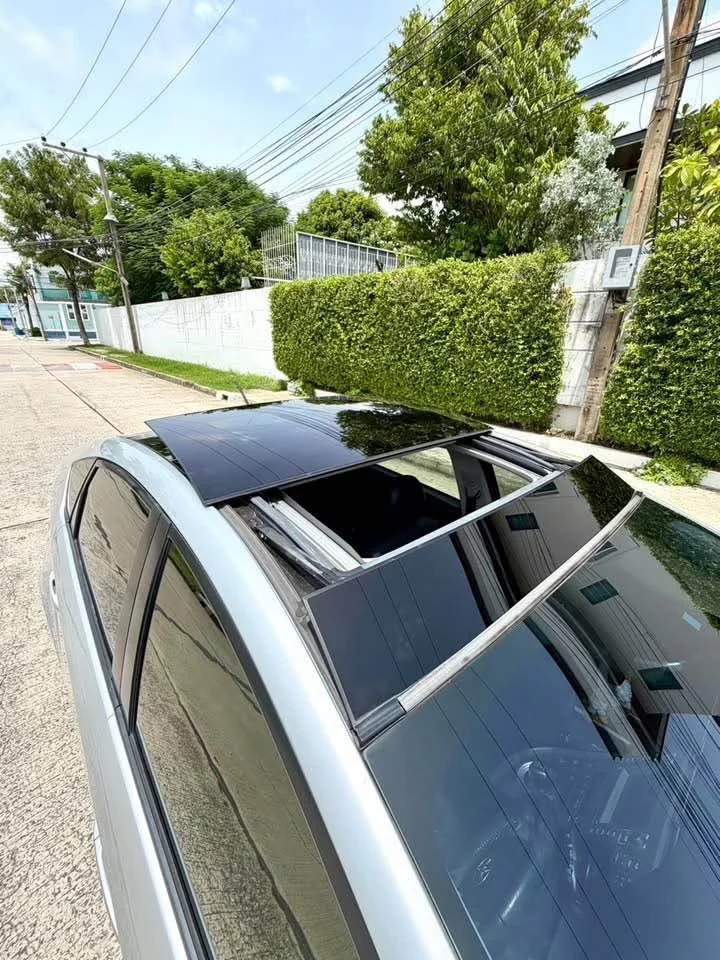 2012 Toyota Prius III 3