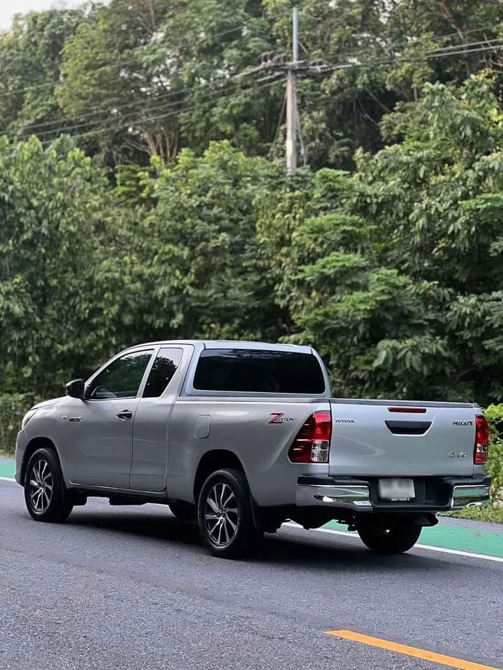 2015 Toyota Hilux VIII 2