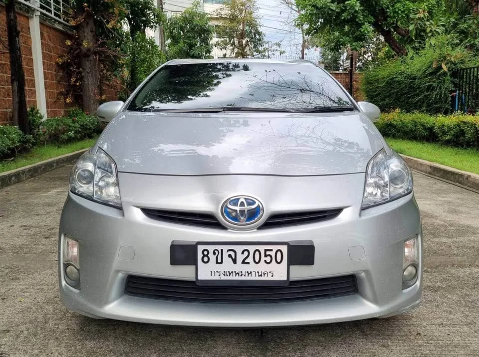 2011 Toyota Prius III 2