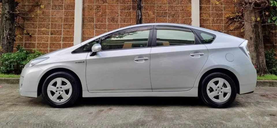 2011 Toyota Prius III 3