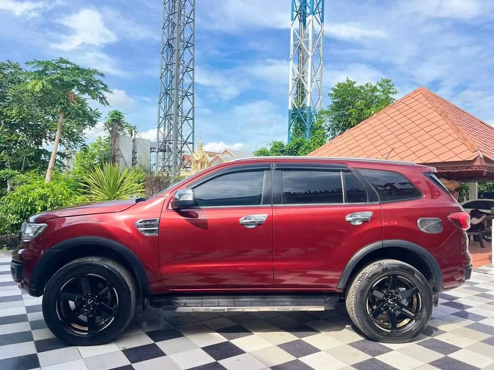 2019 Ford Everest II 2
