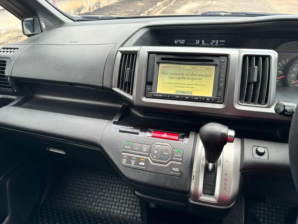 2012 Honda Stepwgn IV 2