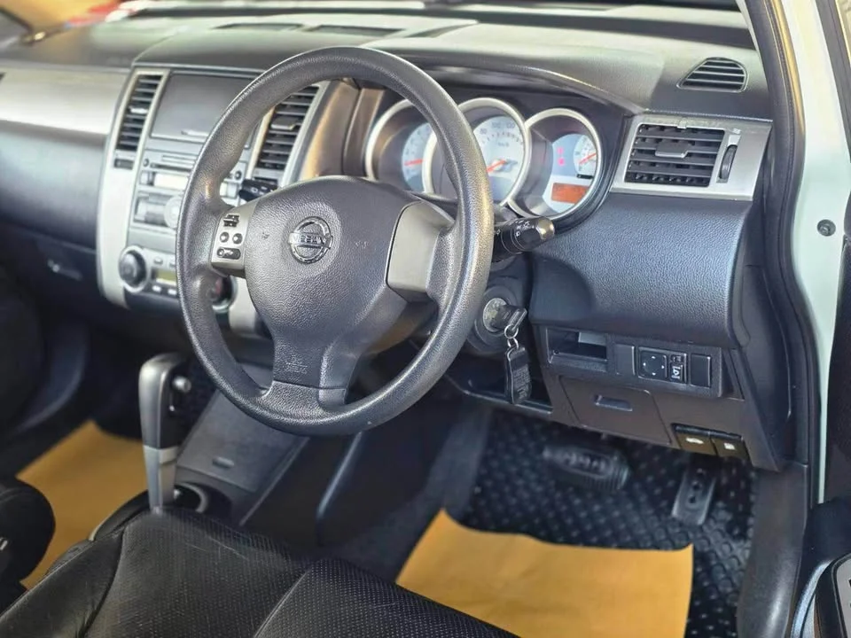 2010 Nissan Tiida I (C11) 3