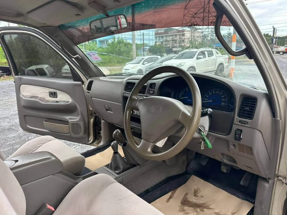2003 Toyota Hilux Tiger VI 3