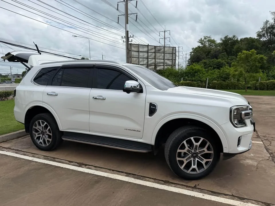 2023 Ford Everest III 3