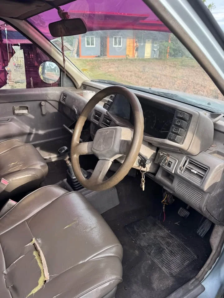 1993 Isuzu TFR III 3