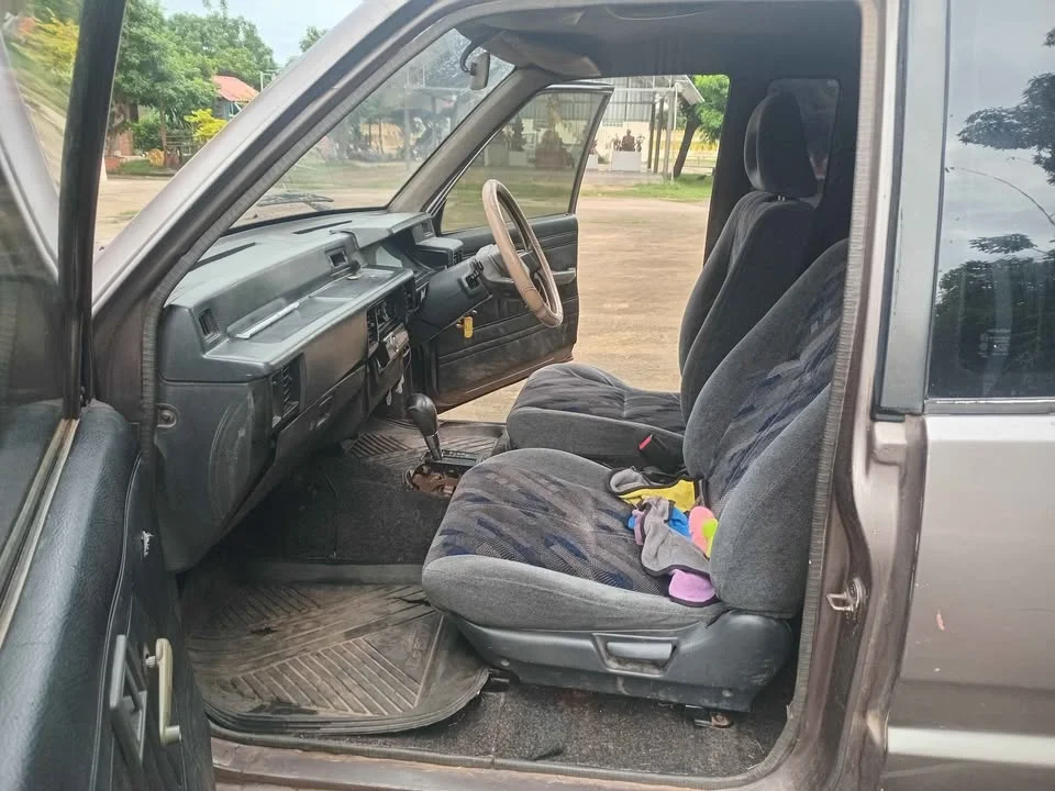 1994 Mitsubishi Triton II 3