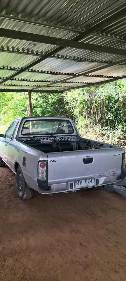 1990 Nissan NV 2