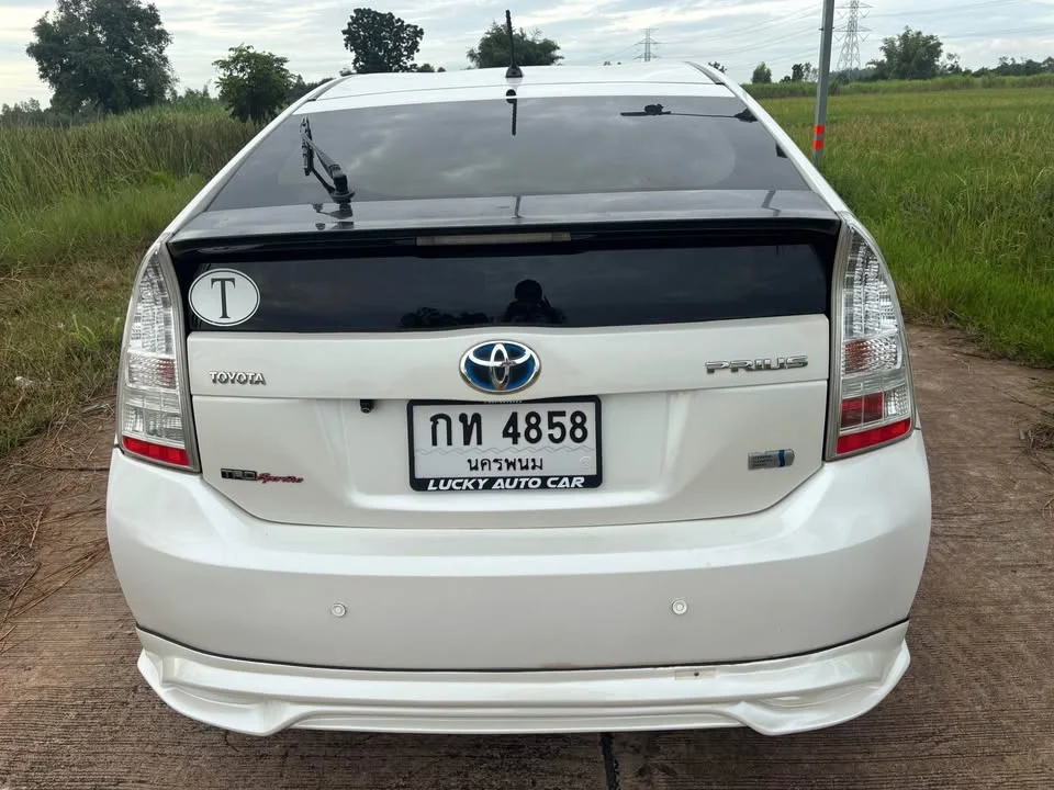 2011 Toyota Prius III 3