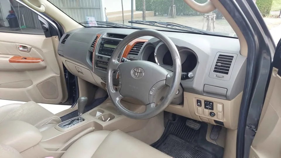 2010 Toyota Fortuner I 3