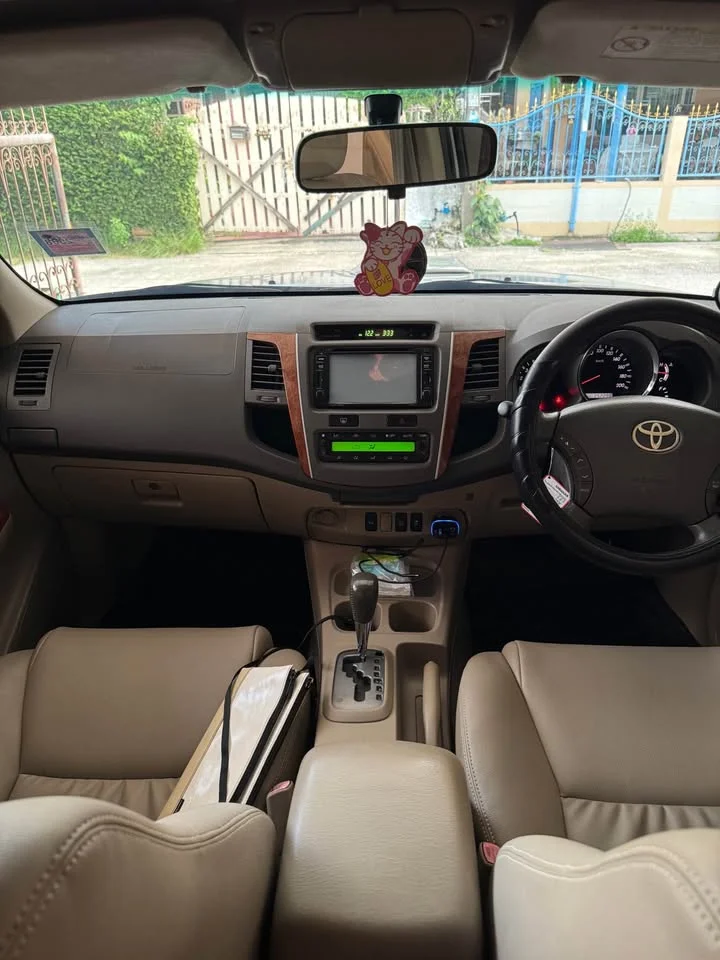 2010 Toyota Fortuner I 2