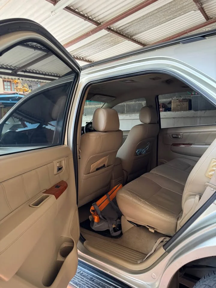 2010 Toyota Fortuner I 3