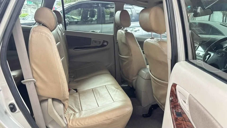 2013 Toyota Innova I 3