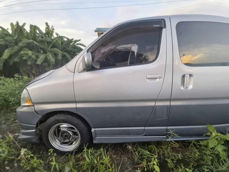 2000 Toyota Granvia H100 2