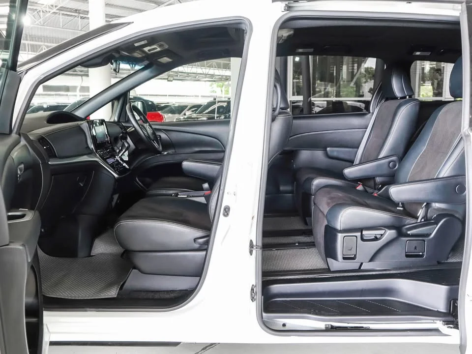 2018 Toyota Estima III 3