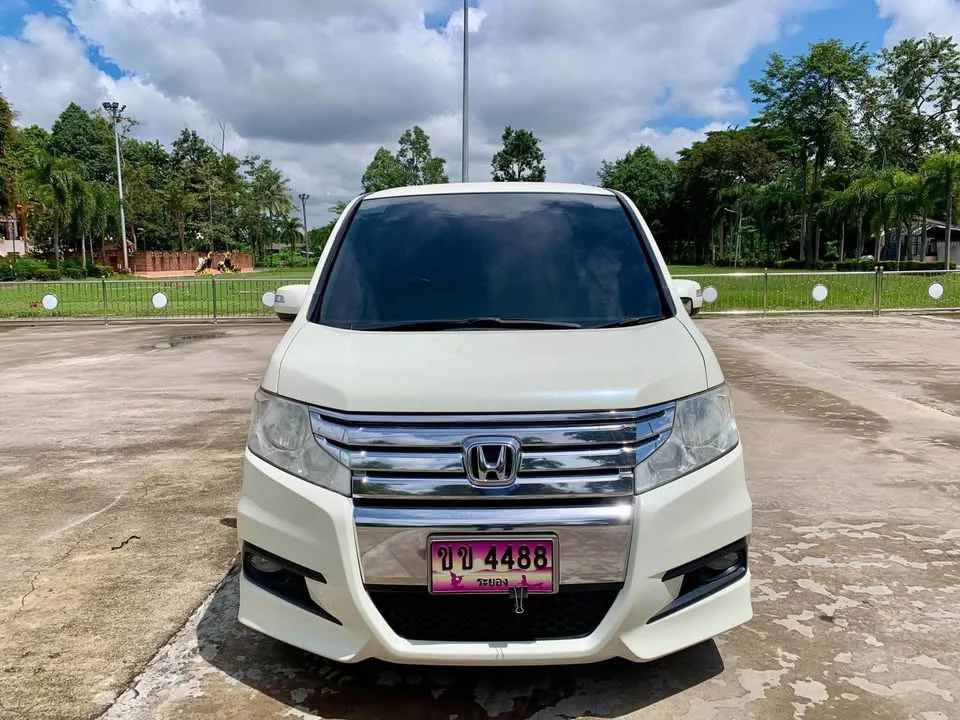 2012 Honda Stepwgn IV 3