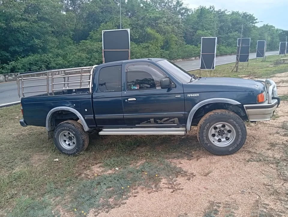 2001 Mazda 2500 Fighter V 3