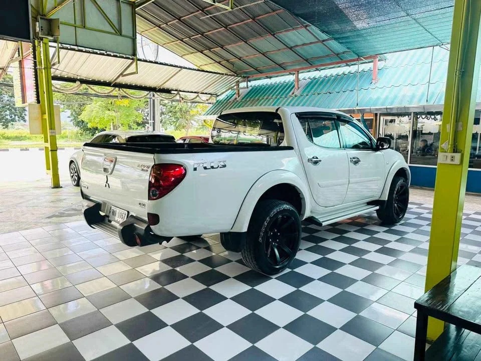2012 Mitsubishi Triton IV 2