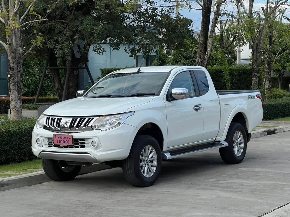 2015 Mitsubishi Triton V 2