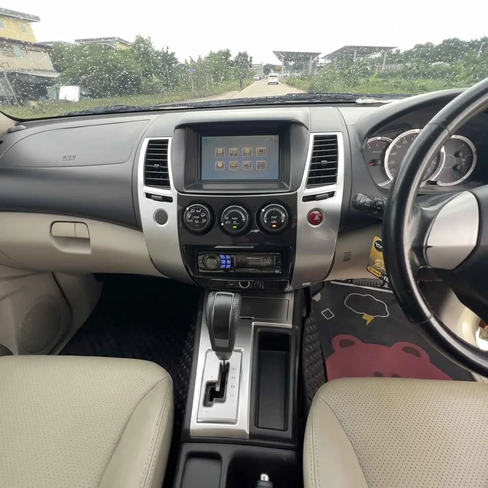 2010 Mitsubishi Pajero Sport II 2