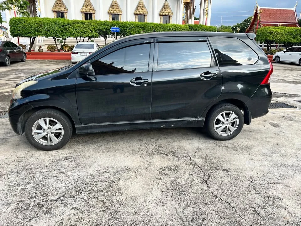2013 Toyota Avanza II 2