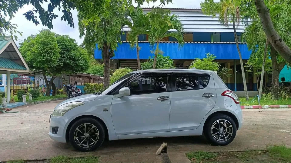2012 Suzuki Swift II 2