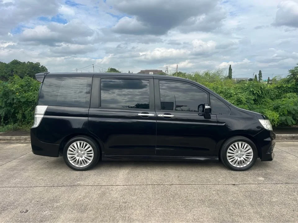 2013 Honda Stepwgn IV 3