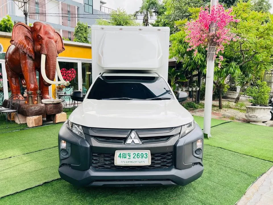 2022 Mitsubishi Triton V 3