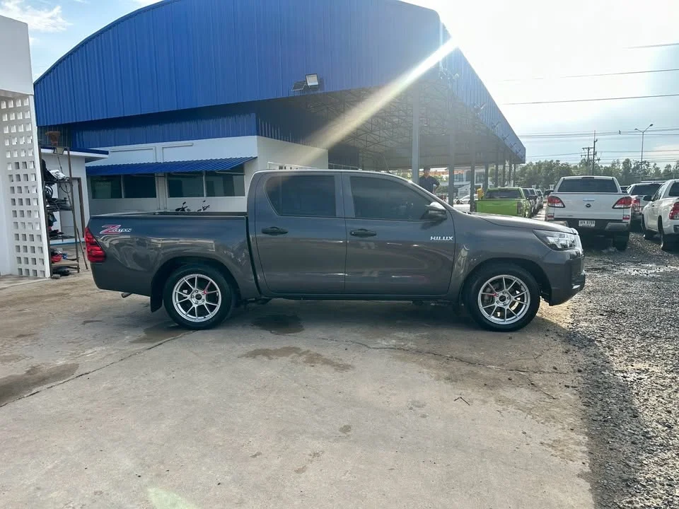 2023 Toyota Hilux VIII 3