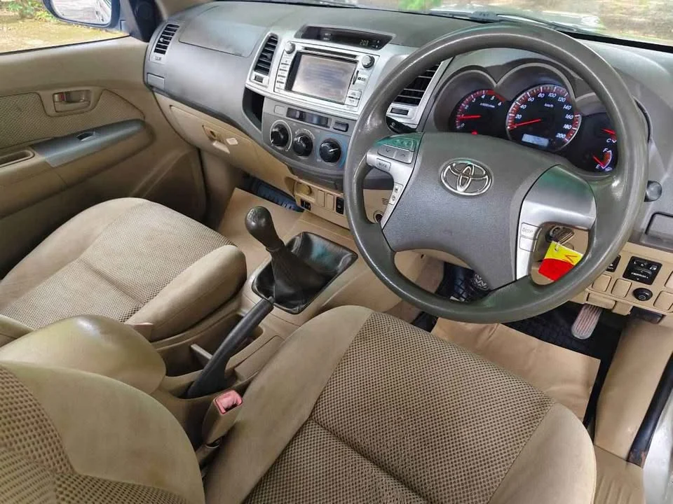 2012 Toyota Hilux VII 2
