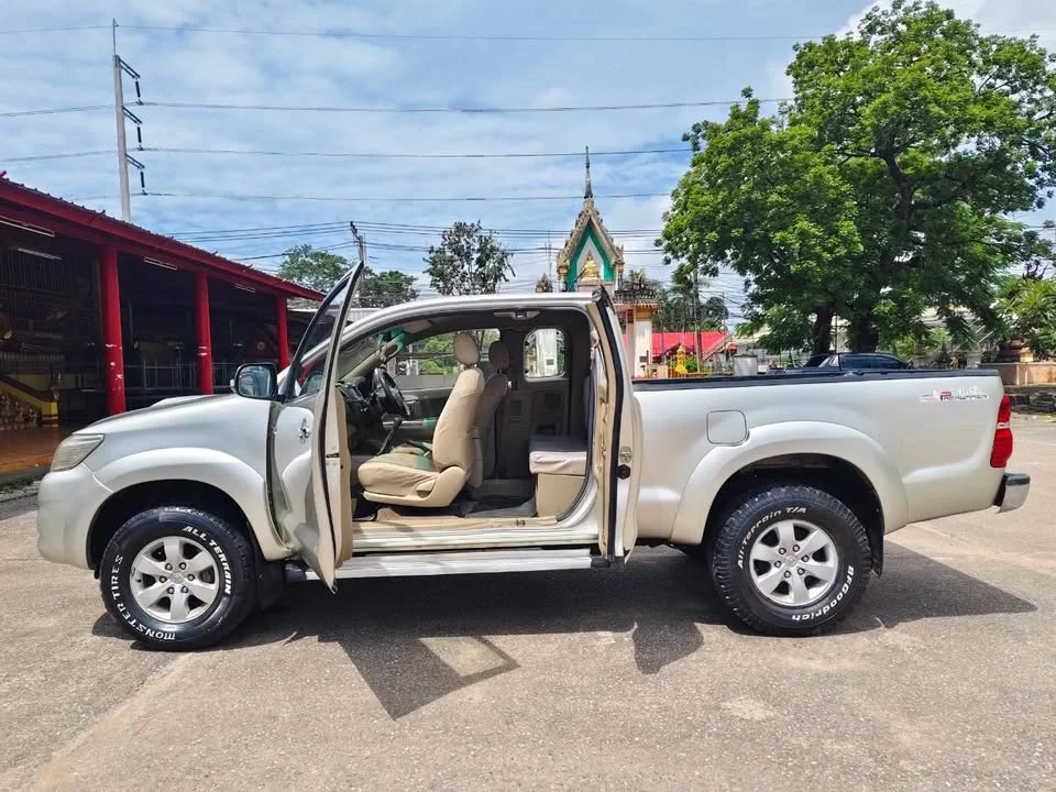 2012 Toyota Hilux VII 2