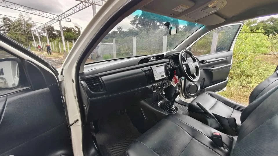 2015 Toyota Hilux VIII 2