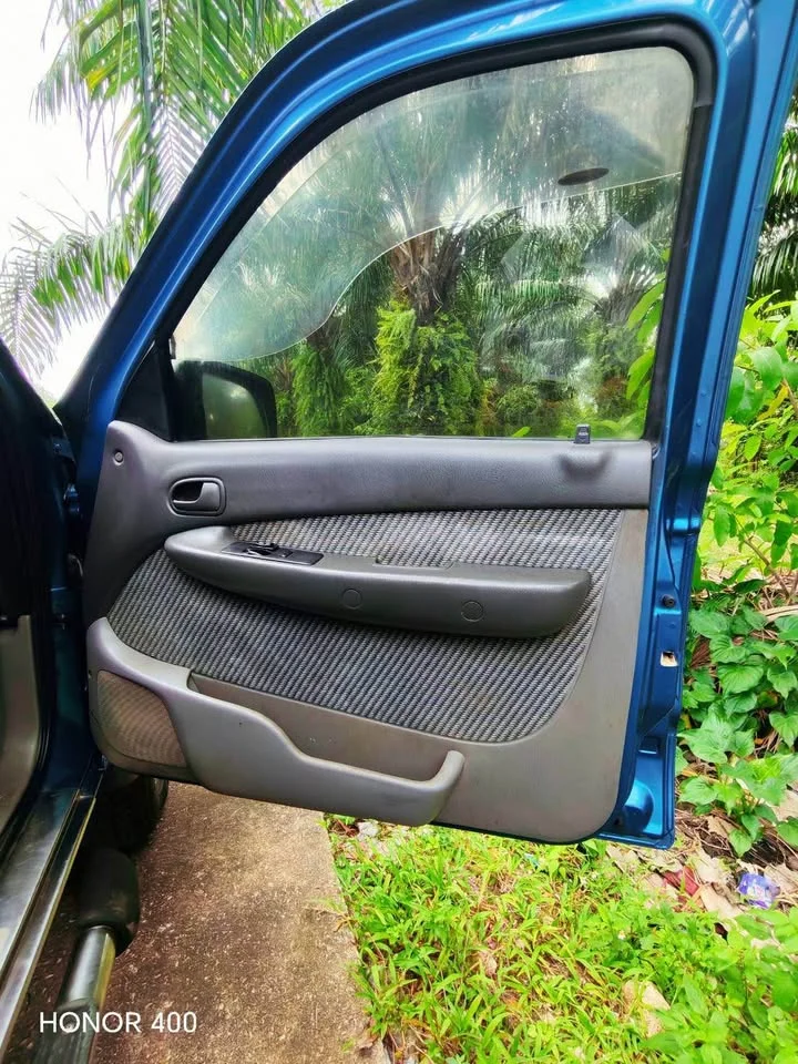2000 Mazda 2500 Fighter V 3