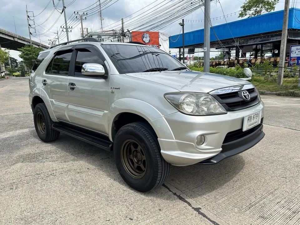 2005 Toyota Fortuner I 3