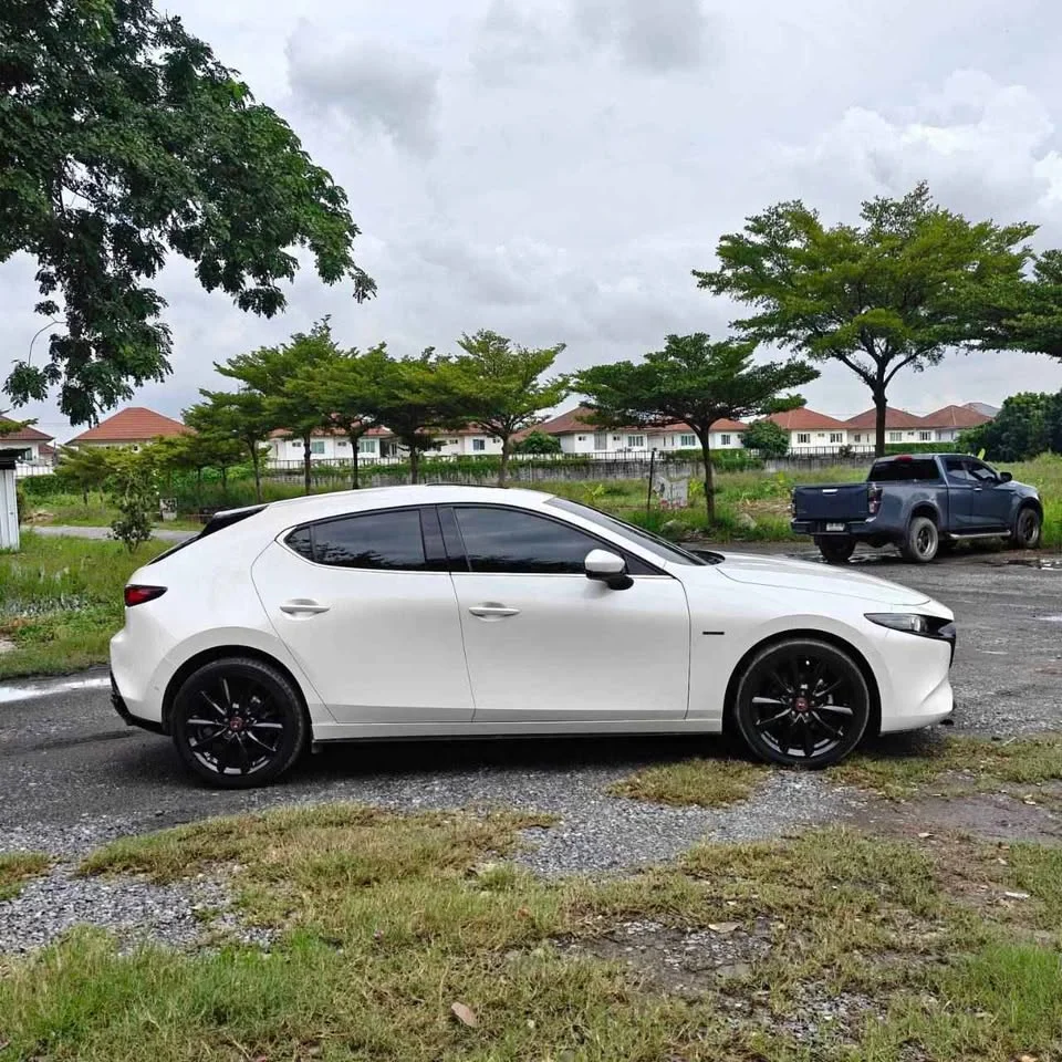 2021 Mazda 3 IV 3